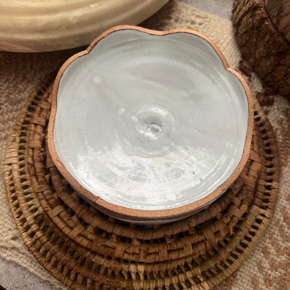 Studio Pottery Lidded Container - Picture 4 of 7